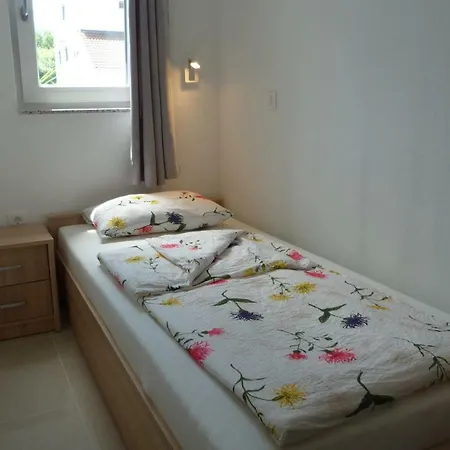 Apartman Monja & Dadi, Malinska, *