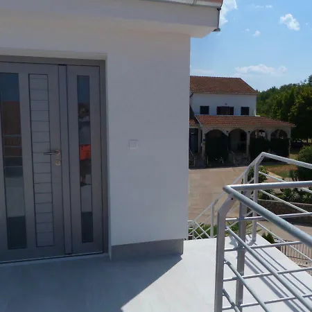 Apartman Monja & Dadi, Malinska, *