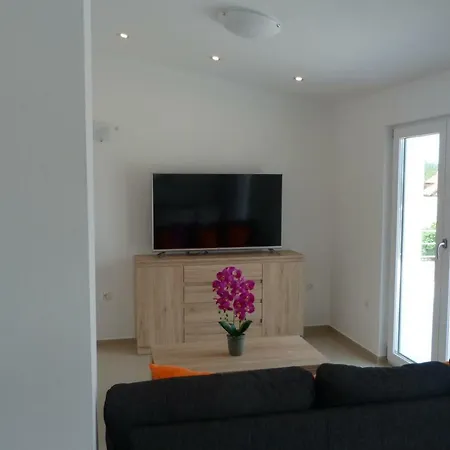 Apartman Monja & Dadi, Malinska, *