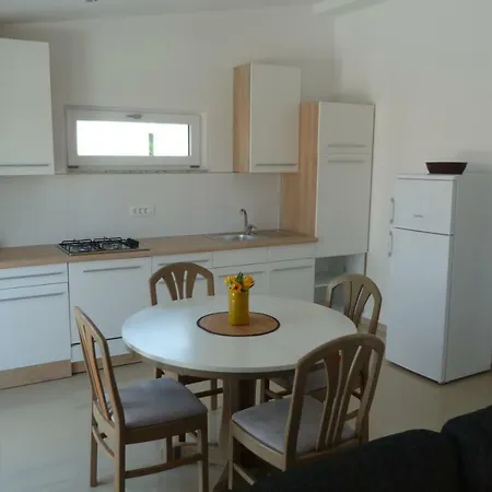 Monja & Dadi, Malinska, アパート ヴァンタシチ