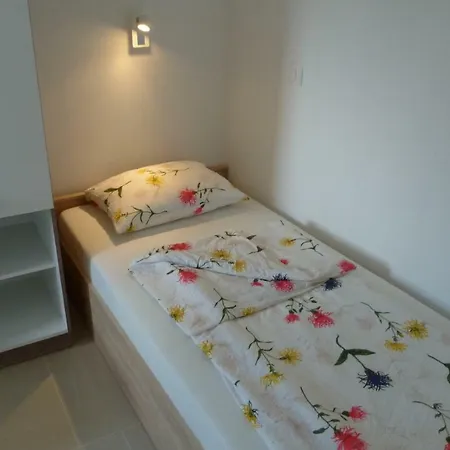 Monja & Dadi, Malinska, アパート *