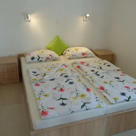 Monja & Dadi, Malinska,