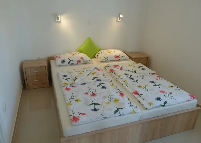 Monja & Dadi, Malinska,